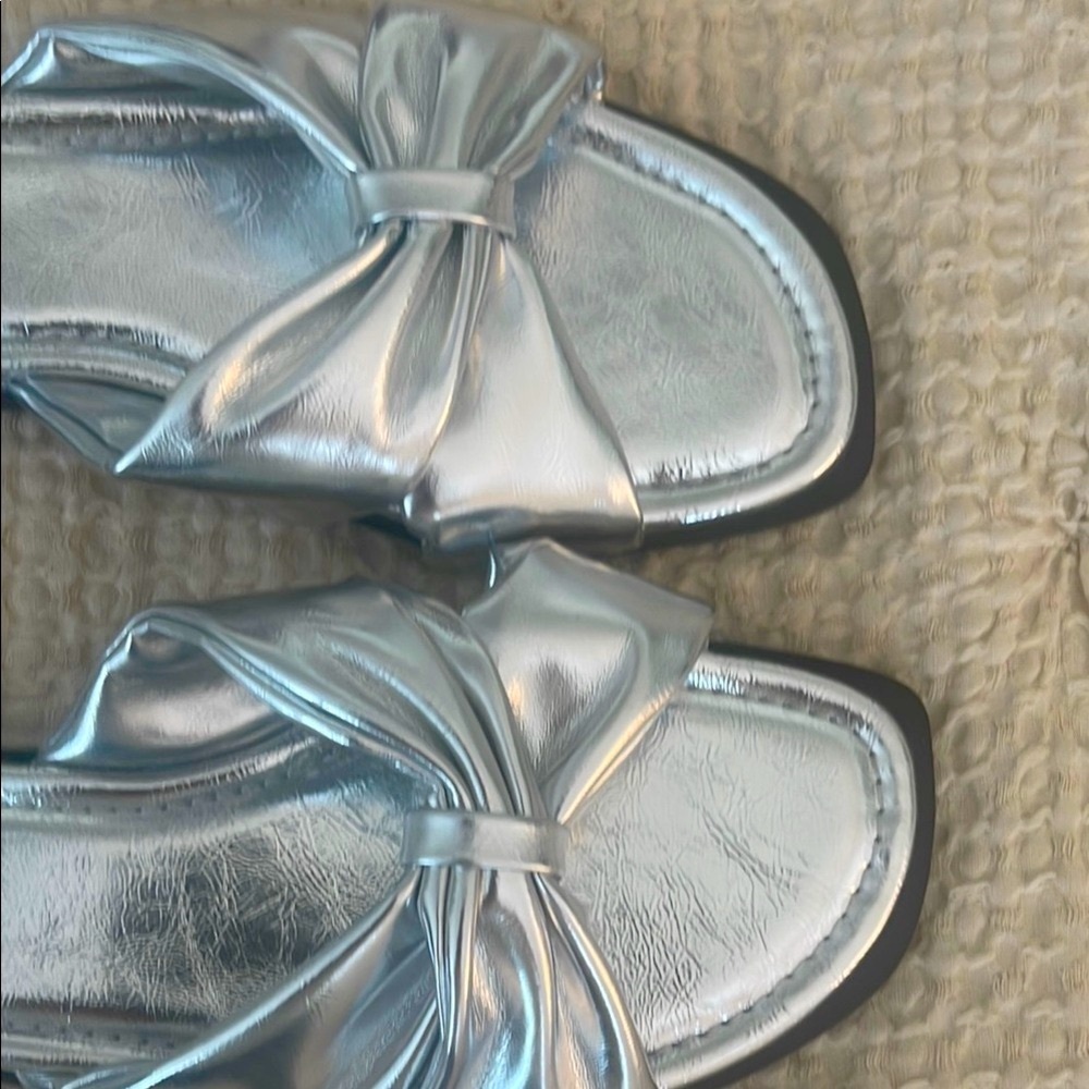 NWOT Silver Slide Sandals Women’s 7.5 - Picture 6 of 6